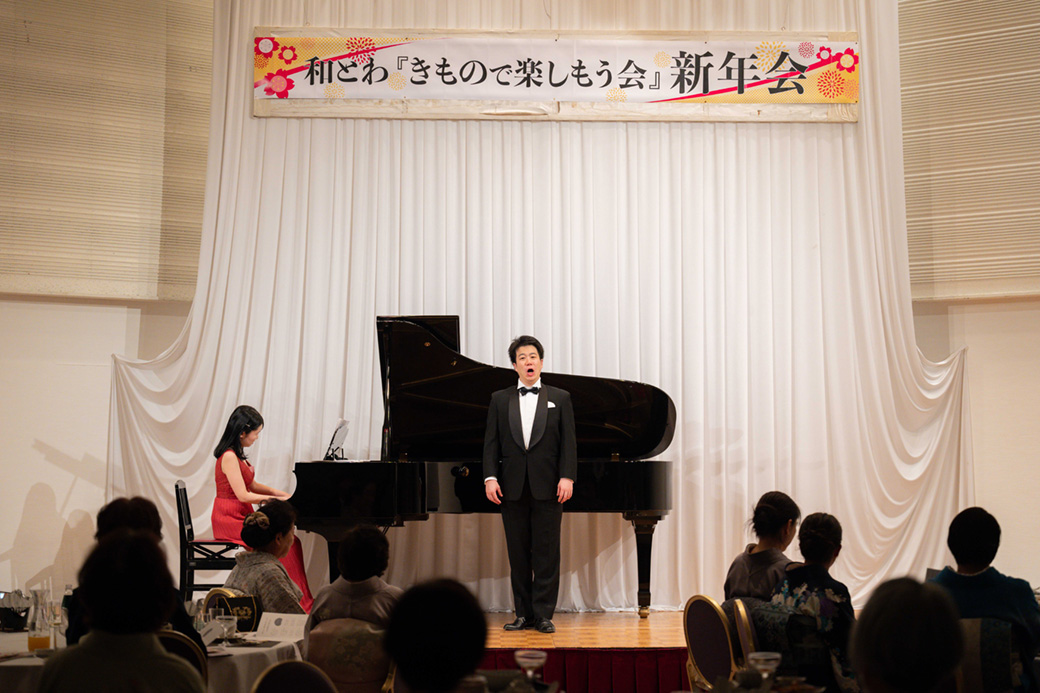 一関市出身のテノール歌手曽部遼平さんとピアニスト實川飛鳥さんによる「日本の歌」コンサートの様子の画像